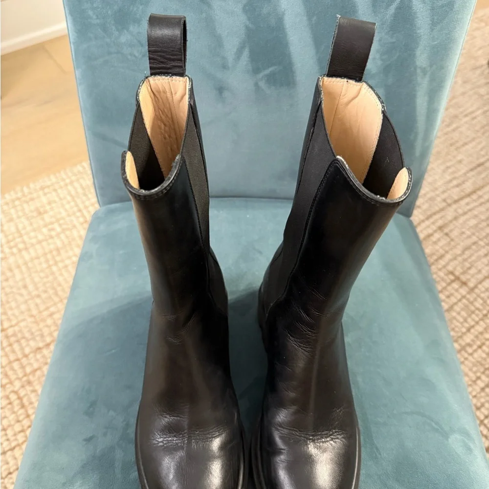 Banana Republic Black Italian Leather Chelsea Boot - Picture 6 of 6
